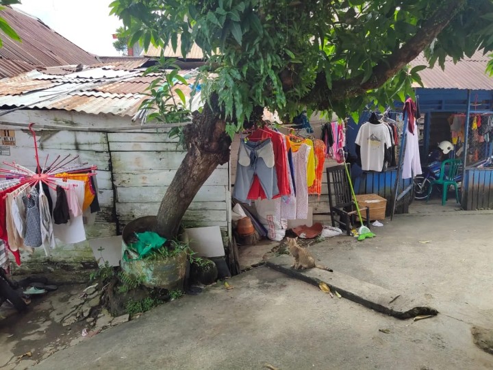 Rabu, 05 Juni 2024 Pendataan rumah warga yang berada di pinggir sungai yang terletak di wilayah RT 17,23,24,25,31,33 dan 34 oleh Kasi Ekobang dan LH beserta staf Kelurahan Karang Anyar