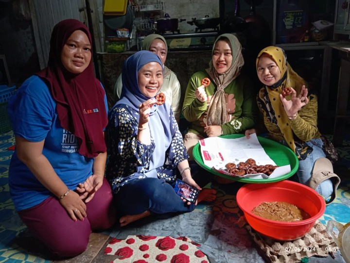 Jumat, 07 Juni 2024, Kunjungan Kasi Ekoban  beserta staf Kel.Karang Anyar ke lokasi UMKM yang berada di wilayah Kelurahan Karang Anyar