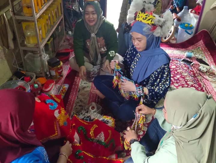 Jumat, 07 Juni 2024, Kunjungan Kasi Ekoban  beserta staf Kel.Karang Anyar ke lokasi UMKM yang berada di wilayah Kelurahan Karang Anyar