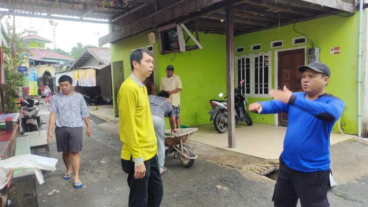 Minggu, 09 Juni 2024 Kegiatan monitoring pelaksanaan kegiatan gotong royong yang diadakan di masing-masing RT yang ada di wilayah kelurahan karang anyar oleh Lurah beserta seluruh jajaran staf Kel. Karang Anyar