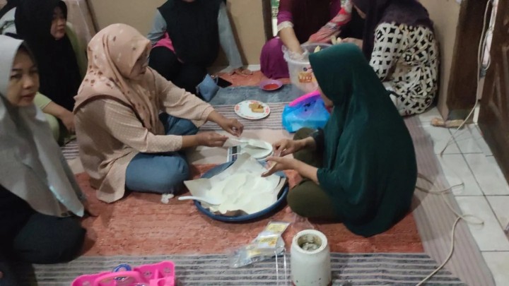 Senin, 10 Juni 2024 Kasi Ekobang  beserta staf mengunjungi UMKM RT. 01 Minuman Jahe Bubuk