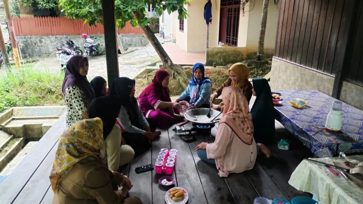 Senin, 10 Juni 2024 Kasi Ekobang  beserta staf mengunjungi UMKM RT. 01 Minuman Jahe Bubuk