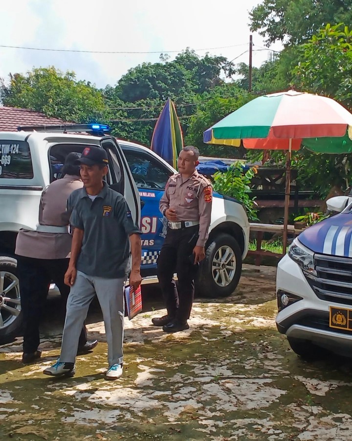 Senin, 10 Juni 2024  Seklur bersama Kasie Pemerintahan, Kasie Ekobang dan Ketua LPM Karang Anyar menerima Kunjungan  dari Ditlantas Polda Kaltim bersama pihak Polresta Samarinda ke Taman Lalu Lintas Letj.MT. Haryono Kel. Karang Anyar
