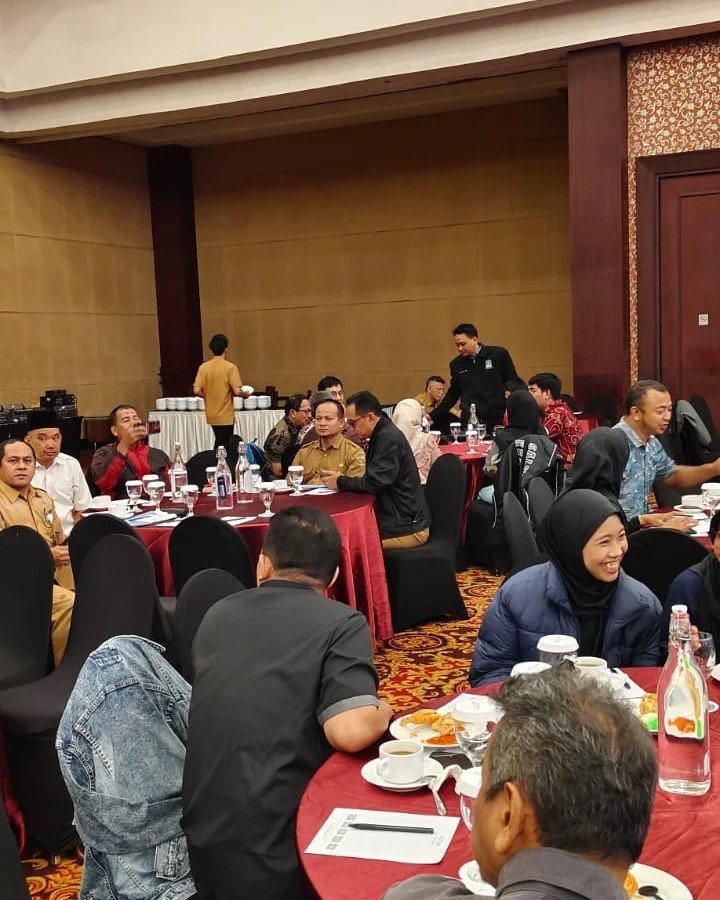 Selasa, 11 Juni 2024 Lurah menghadiri undangan kegiatan Sosialisasi pembentukan pantarlih dalam rangka pelaksanaan kegiatan pemilukada serentak (walikota dan gubernur) tahun 2024 oleh KPU Kota Samarinda