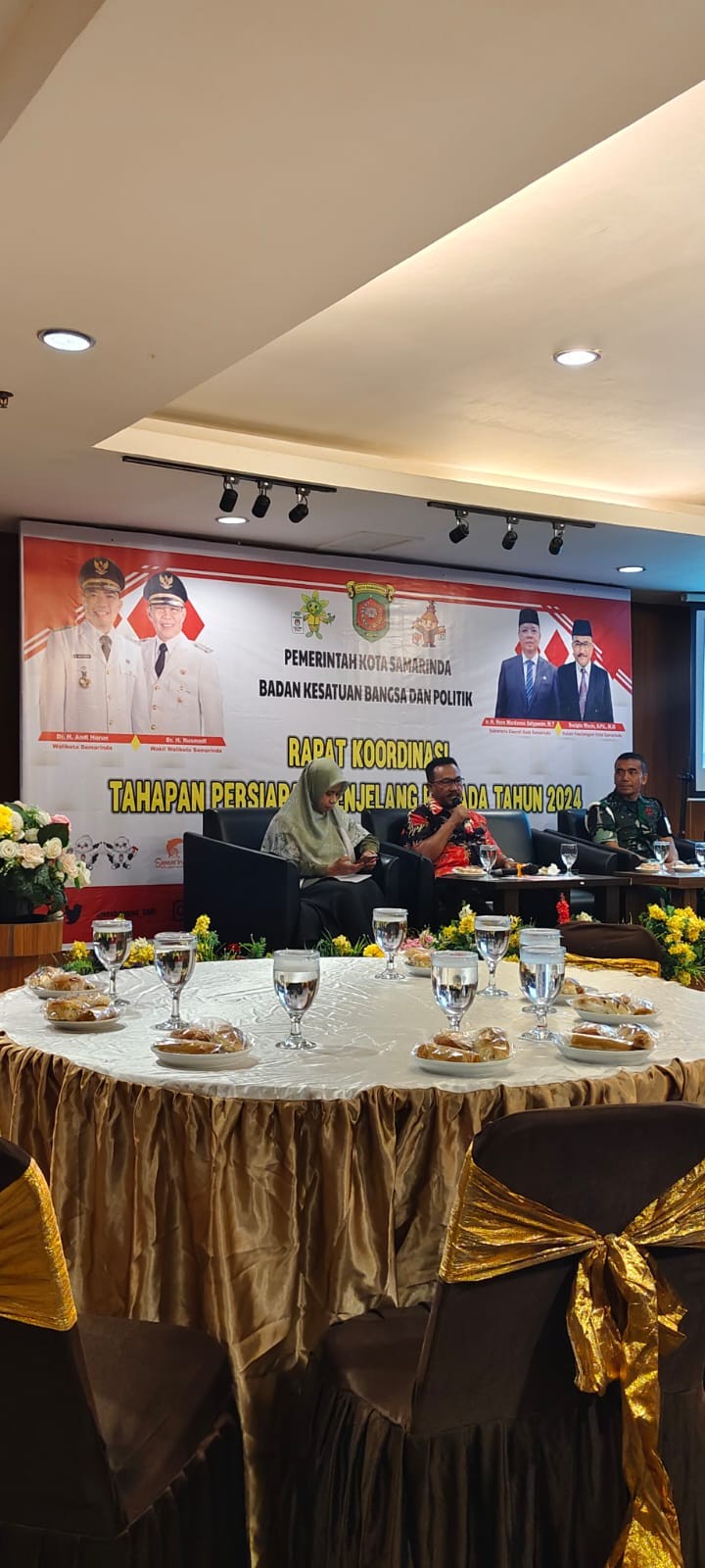 Jumat, 14 2024 Lurah menghadiri kegiatan Rakor persiapan menjelang Pilkada tahun 2024 di Hotel Grand Kartika Samarinda