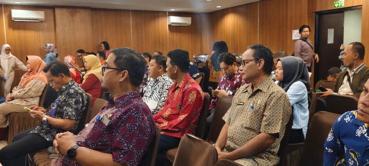 Jumat, 14 2024 Lurah menghadiri kegiatan Rakor persiapan menjelang Pilkada tahun 2024 di Hotel Grand Kartika Samarinda
