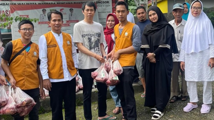 Senin, 17 Juni 2024  Pendistribusian hewan kurban islamic center yang dilakukan di Kantor Kelurahan Karang Anyar