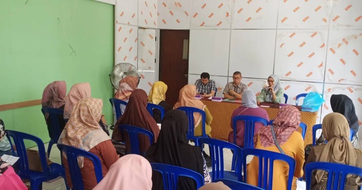 Jumat, 21 Juni 2024 Pertemuan kader Posyandu Kelurahan Karang Anyar yang dipimpin langsung Lurah dengan didampingi Kasi Kesra beserta ketua TP PKK kel. Karang Anyar