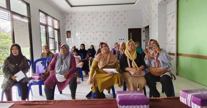 Jumat, 21 Juni 2024 Pertemuan kader Posyandu Kelurahan Karang Anyar yang dipimpin langsung Lurah dengan didampingi Kasi Kesra beserta ketua TP PKK kel. Karang Anyar
