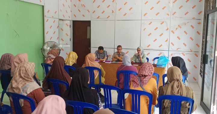 Jumat, 21 Juni 2024 Pertemuan kader Posyandu Kelurahan Karang Anyar yang dipimpin langsung Lurah dengan didampingi Kasi Kesra beserta ketua TP PKK kel. Karang Anyar