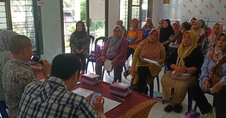 Jumat, 21 Juni 2024 Pertemuan kader Posyandu Kelurahan Karang Anyar yang dipimpin langsung Lurah dengan didampingi Kasi Kesra beserta ketua TP PKK kel. Karang Anyar
