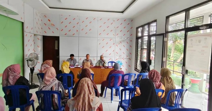 Jumat, 21 Juni 2024 Pertemuan kader Posyandu Kelurahan Karang Anyar yang dipimpin langsung Lurah dengan didampingi Kasi Kesra beserta ketua TP PKK kel. Karang Anyar