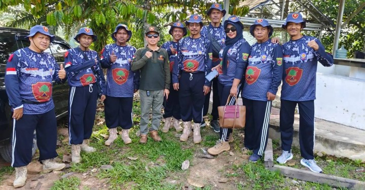 Sabtu, 22 Juni 2204  Acara jambore Satlinmas se-kota Samarinda yang diikuti perwakilan satlinmas kelurahan karang anyar yang didampingi Lurah Karang Anyar