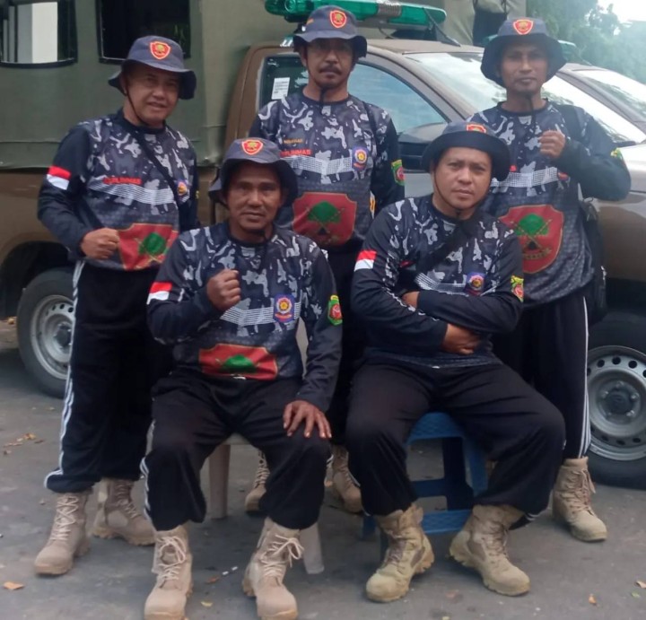 Sabtu, 22 Juni 2204  Acara jambore Satlinmas se-kota Samarinda yang diikuti perwakilan satlinmas kelurahan karang anyar yang didampingi Lurah Karang Anyar