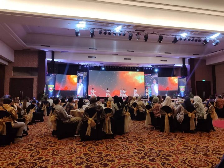 Minggu, 23 Juni 2024  Acara Pemberian Penghargaan Peraih Medali Babak Kualifikasi Pra PON Tahun 2024, Hotel Aston Lt. 17 yang dihadiri Sekretaris Kelurahan Karang Anyar
