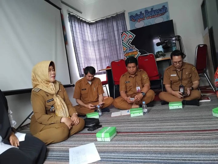 Senin, 24Juni 2024 Acara Rakor Pembagian 100 Paket bantuan  Ikan dari Dinas Perikanan Provinsi Kaltim di Balai BKKBN Kecamatan Sungai Kunjang yang kemudian langsung dibagikan kepada penerima (Dapur PMT kelurahan karang anyar ) yang diikuti Kasi Kesra Kel. Karang Anyar