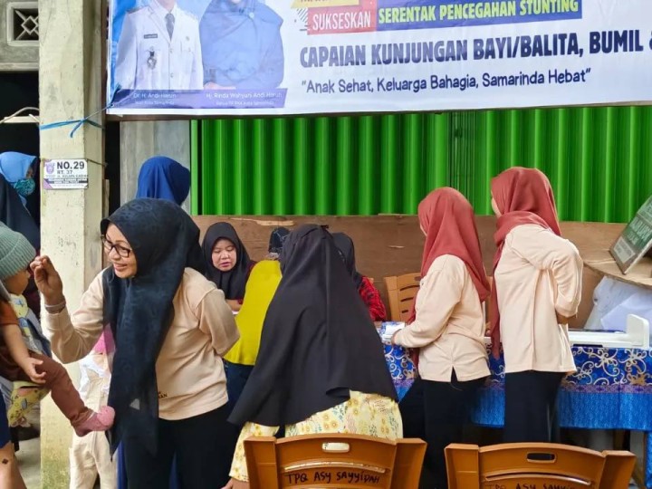 Sabtu, 29 Juni 2024 Gerakan serentak ayo ke posyandu yang diadakan serentak di seluruh posyandu di Kelurahan Karang Anyar. Turut hadir Lurah dengan didampingi Kasie Kesra, Babinsa, Bhabinkamtibmas, Ketua dan anggota PKK Karang Anyar.