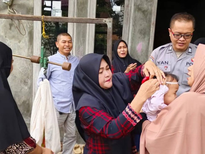Sabtu, 29 Juni 2024 Gerakan serentak ayo ke posyandu yang diadakan serentak di seluruh posyandu di Kelurahan Karang Anyar. Turut hadir Lurah dengan didampingi Kasie Kesra, Babinsa, Bhabinkamtibmas, Ketua dan anggota PKK Karang Anyar.