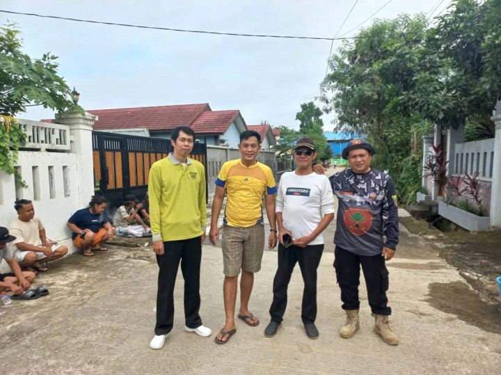 Minggu, 30 Juni 2024 Lurah beserta Kasie dan staf melakukan Peninjauan pelaksanaan Kegiatan kerja bakti di RT. 17, 19, 28, 32 dan 35 kelurahan karang anyar