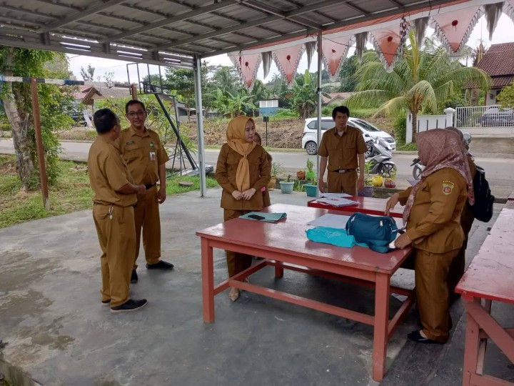 Senin, 01 Juli 2024 Peninjauan team Kecamatan Sungai Kunjang di RT 02 kelurahan Karang Anyar dalam rangka penilaian Probebaya Award tahun 2024. Hadir mendampingi Seklur, Kasie Ekobang, Kasie Kesar dan Staf Karang Anyar.
