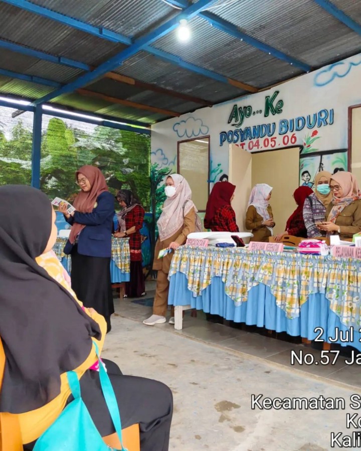 Selasa, 02 Juli 2024 Kunjungan Lurah dan Ketua PKK beserta Anggota PKK Karang Anyar pada pelaksanaan kegiatan Posyandu biduri di RT 04 Kel. Karang Anyar