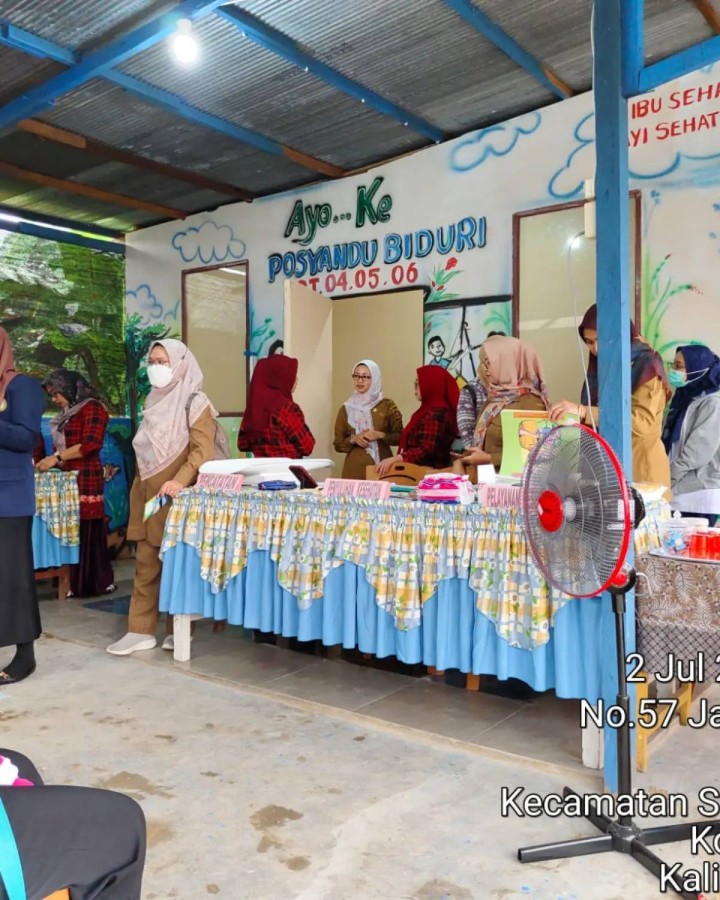 Selasa, 02 Juli 2024 Kunjungan Lurah dan Ketua PKK beserta Anggota PKK Karang Anyar pada pelaksanaan kegiatan Posyandu biduri di RT 04 Kel. Karang Anyar