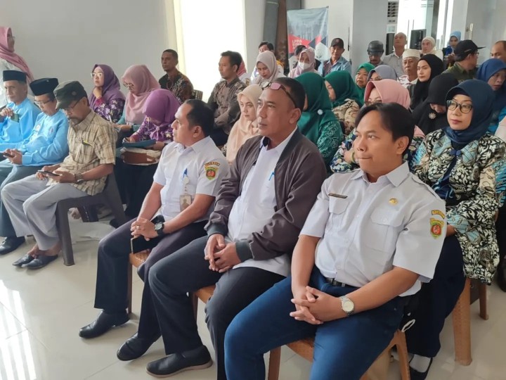 Rabu, 03 Juli 2024 Sekretaris Kelurahan Karang Anyar menghadiri Sosialisasi  Koordinasi Dan Sinkronisasi Pemantauan Dan Evaluasi Konsumsi Per Kapita Per Tahun yang diselenggarakan Dinas Ketahanan Pangan Dan Pertanian Kota Samarinda di Ruang Pertemuan Kelurahan Loa Bakung