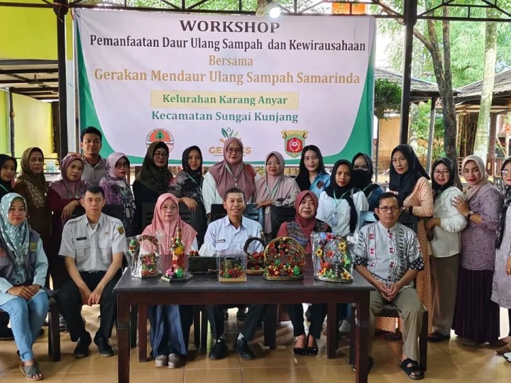 Rabu, 10 Juli 2024 Pembukaan pelatihan/workshop pemanfaatan daur ulang sampah dan kewirausahaan program probebaya kel. Karang anyar tahun 2024 yang dihadiri oleh Lurah dan Kasie Pemberdayaan Masyarakat Kel.Karang Anyar
