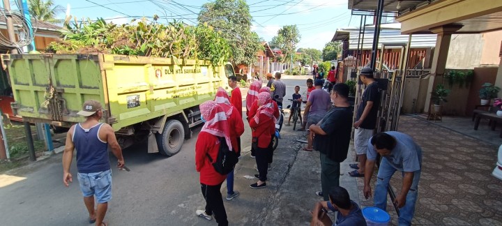Minggu, 14 Juli 2024 Lurah beserta Kasie dan Staf Kelurahan Karang Anyar melakukan peninjauan kegiatan Gotong royong yang berlangsung di wilayah  RT. 003, 004, 005, 006, 008, 012, 015, 019, 020, 028