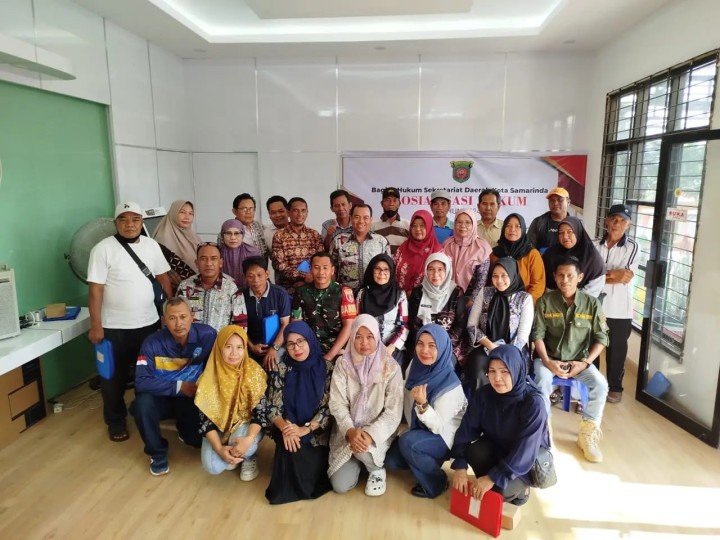 Kamis, 25 Juli 2024  Pelaksanaan Sosialisasi Hukum di Kelurahan Karang Anyar oleh Bagian Hukum Kota Samarinda dengan Narasumber Bu Eka Hurairah (Kemenkumham Kaltim)
