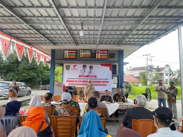 Sabtu, 27 juli 2024 Acara penyerahan  secara simbolis bantuan paket sembako dan perlengkapan sekolah anak yang diadakan pokmas gading kelurahan karang anyar pada kegiatan probebaya program pemberdayaan masyarakat tahun 2024 yang dihadiri camat sungai kunjang beserta lurah karang anyar beserta jajaran staf kelurahan karang anyar
