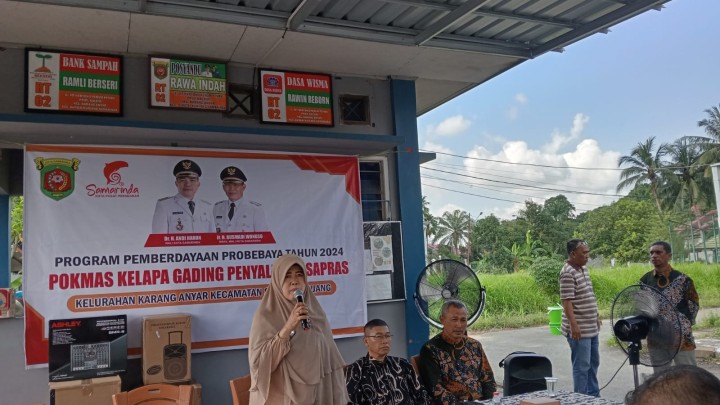 Sabtu, 27 Juli 2024 acara penyerahan secara simbolis untuk penyerahan barang Sapras untuk Pokmas Kelapa Gading dalam program Probebaya TA 2024. Acara dihadiri oleh Camat  Sungai Kunjang-Dwi Siti Noorbayah, Lurah, Seklur, Kasie Ekobang, Staf, Pengawas Probebaya, Para Ketua RT, Babinsa, Bhabinkamtibmas Karang Anyar dan warga penerima di Jalan MT. Haryono RT.002