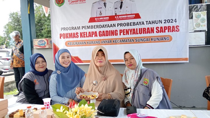 Sabtu, 27 Juli 2024 acara penyerahan secara simbolis untuk penyerahan barang Sapras untuk Pokmas Kelapa Gading dalam program Probebaya TA 2024. Acara dihadiri oleh Camat  Sungai Kunjang-Dwi Siti Noorbayah, Lurah, Seklur, Kasie Ekobang, Staf, Pengawas Probebaya, Para Ketua RT, Babinsa, Bhabinkamtibmas Karang Anyar dan warga penerima di Jalan MT. Haryono RT.002