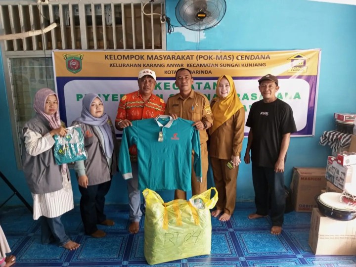 Senin, 29 Juli 2024. Acara Serah terima barang pengadaan program sarana dan prasarana kegiatan probebaya tahun 2024 pokmas cendana di Jalan Cendana RT.009  yang dihadiri Sekretaris Kelurahan karang anyar bersama Kasie Ekobang, Pengawas program Probebaya  dan Babinsa kel. Karang anyar