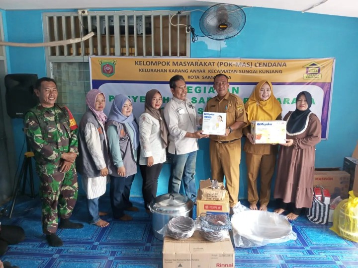 Senin, 29 Juli 2024. Acara Serah terima barang pengadaan program sarana dan prasarana kegiatan probebaya tahun 2024 pokmas cendana di Jalan Cendana RT.009  yang dihadiri Sekretaris Kelurahan karang anyar bersama Kasie Ekobang, Pengawas program Probebaya  dan Babinsa kel. Karang anyar