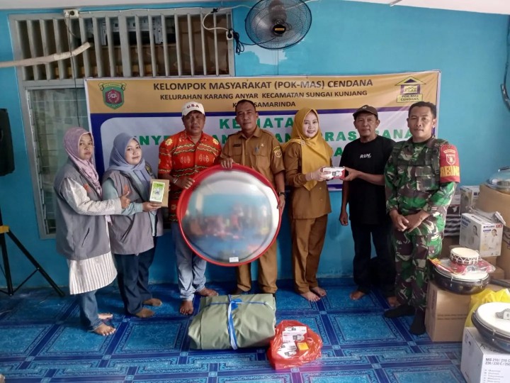Senin, 29 Juli 2024. Acara Serah terima barang pengadaan program sarana dan prasarana kegiatan probebaya tahun 2024 pokmas cendana di Jalan Cendana RT.009  yang dihadiri Sekretaris Kelurahan karang anyar bersama Kasie Ekobang, Pengawas program Probebaya  dan Babinsa kel. Karang anyar