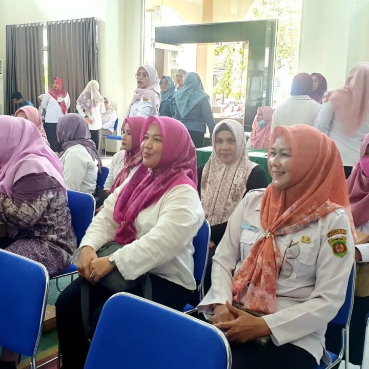 Rabu, 31 Juli 2024 Acara Sosialisasi Pendidikan Politik kepada Kaum Perempuan di wilayah Kecamatan Sungai Kunjang yang di laksanakan oleh Badan Kesatuan dan Politik Kota Samarinda yang diikuti Kasi Pemerintahan dan Trantib dan  staf kel. Karang Anyar