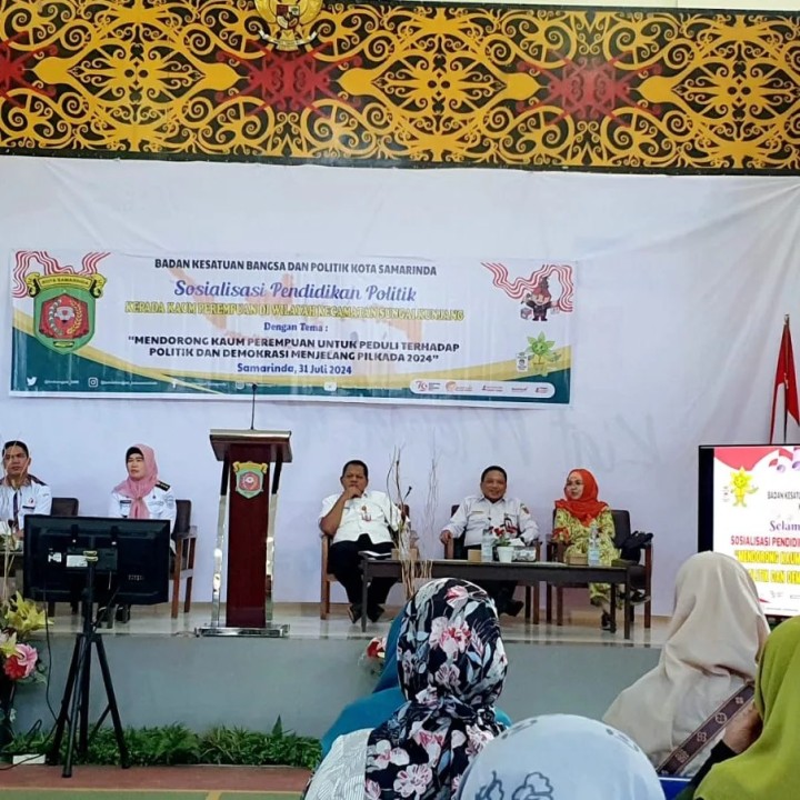 Rabu, 31 Juli 2024 Acara Sosialisasi Pendidikan Politik kepada Kaum Perempuan di wilayah Kecamatan Sungai Kunjang yang di laksanakan oleh Badan Kesatuan dan Politik Kota Samarinda yang diikuti Kasi Pemerintahan dan Trantib dan  staf kel. Karang Anyar