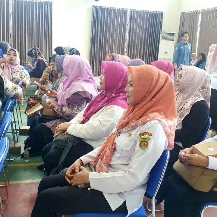 Rabu, 31 Juli 2024 Acara Sosialisasi Pendidikan Politik kepada Kaum Perempuan di wilayah Kecamatan Sungai Kunjang yang di laksanakan oleh Badan Kesatuan dan Politik Kota Samarinda yang diikuti Kasi Pemerintahan dan Trantib dan  staf kel. Karang Anyar