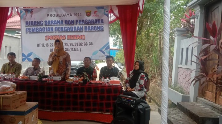 Kamis, 01 Agustus 2024 Acara penyerahan secara simbolis kegiatan pengadaan Sapras Probebaya TA 2024 di wilayah Pokmas Meranti Kahoi. Acara dihadiri oleh Camat Sungai Kunjang dengan Lurah, Kasie Kesra, Kasie Ekobang, Kasie Pemerintahan, Babinsa Karang Anyar, warga dan para ketua RT Karang Anyar