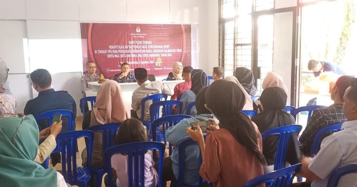 Sabtu, 03 Agustus 2024 Acara rapat pleno DPHP Pilkada tahun 2024 yang di selenggarakan oleh PPS Karang Anyar pada jam 09.00 Wita bertempat di Ruang pertemuan Kelurahan Karang Anyar. Hadir pafda acara tersebut adalah Lurah, Bhabinkamtibmas, Ketua dan Anggota PPS, Sekretaris dan anggota Sekretariat PPS Karang Anyar serta tamu undangan dari Kecamatan, Panwas Pemilu, Tokoh Masyarakat dan Ketua RT