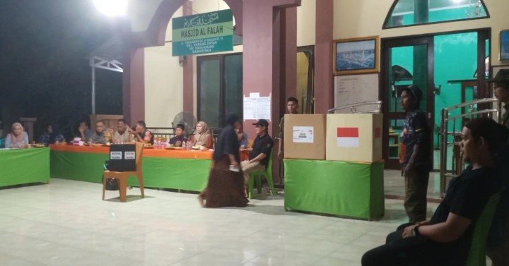 Sabtu, 03 Agustus 2024 Pemilihan ketua RT 15 Kelurahan Karang Anyar masa periode 2024-2029 di Jalan Tengkawang Gang H. Maslan, dan dihadiri langsung oleh Lurah, Seklur, Kasie Pemerintahan, Babinsa, Bhabinkamtibmas, Ketua LPM dan anggota FKPM Karang Anyar.