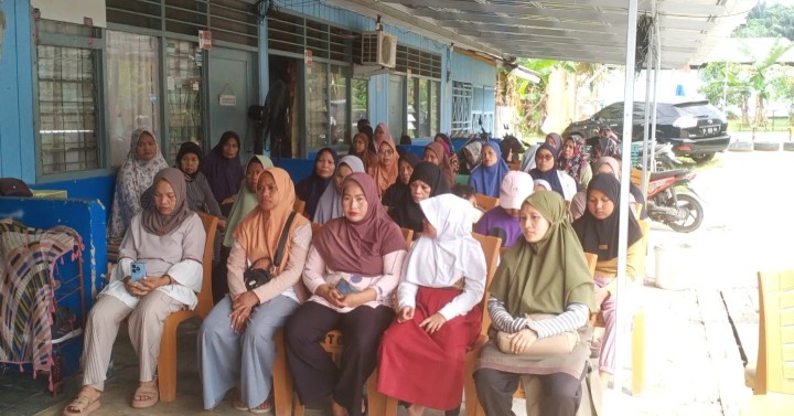 Selasa, 06 Agustus 2024  Penyerahan bantuan paket sembako sebesar Rp58.500.000 dan perlengkapan anak sekolah sebesar Rp32.400.000 Pokmas Cendana kegiatan probebaya tahun 2024  Program Pemberdayaan Masyarakat Kelurahan Karang Anyar. Kegiatan ini dilaksanakan di Jalan Cendana Komp.PDAM RT.007 dan dihadiri Lurah, Kasie Kesra, Pengawas Probebaya, Bhabinbkamtibmas, Ketua RT yang tergabung dalam Pokmas Cendana serta warga penerima bantuan
