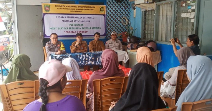 Selasa, 06 Agustus 2024  Penyerahan bantuan paket sembako sebesar Rp58.500.000 dan perlengkapan anak sekolah sebesar Rp32.400.000 Pokmas Cendana kegiatan probebaya tahun 2024  Program Pemberdayaan Masyarakat Kelurahan Karang Anyar. Kegiatan ini dilaksanakan di Jalan Cendana Komp.PDAM RT.007 dan dihadiri Lurah, Kasie Kesra, Pengawas Probebaya, Bhabinbkamtibmas, Ketua RT yang tergabung dalam Pokmas Cendana serta warga penerima bantuan