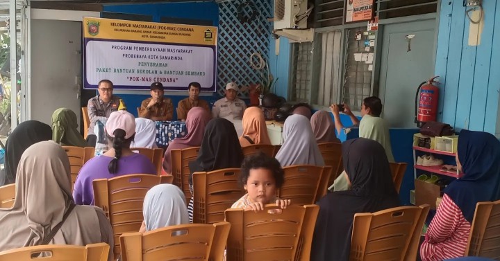 Selasa, 06 Agustus 2024  Penyerahan bantuan paket sembako sebesar Rp58.500.000 dan perlengkapan anak sekolah sebesar Rp32.400.000 Pokmas Cendana kegiatan probebaya tahun 2024  Program Pemberdayaan Masyarakat Kelurahan Karang Anyar. Kegiatan ini dilaksanakan di Jalan Cendana Komp.PDAM RT.007 dan dihadiri Lurah, Kasie Kesra, Pengawas Probebaya, Bhabinbkamtibmas, Ketua RT yang tergabung dalam Pokmas Cendana serta warga penerima bantuan