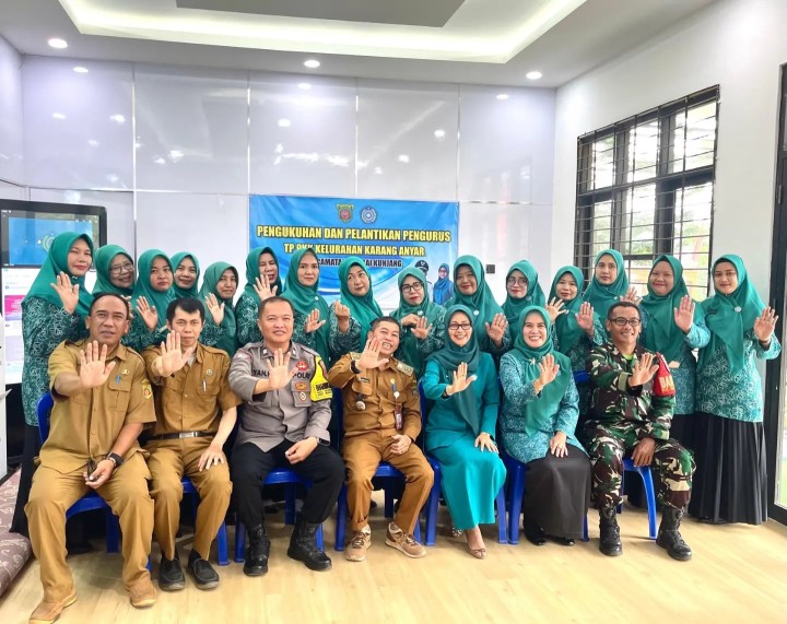 Selasa, 06 Agustus 2024  Acara pengukuhan dan pelantikan kader PKK Kelurahan Karang Anyar masa bakti 2024-2030 (6 tahun) yang diselenggarakan di Kantor Kelurahan Karang Anyar