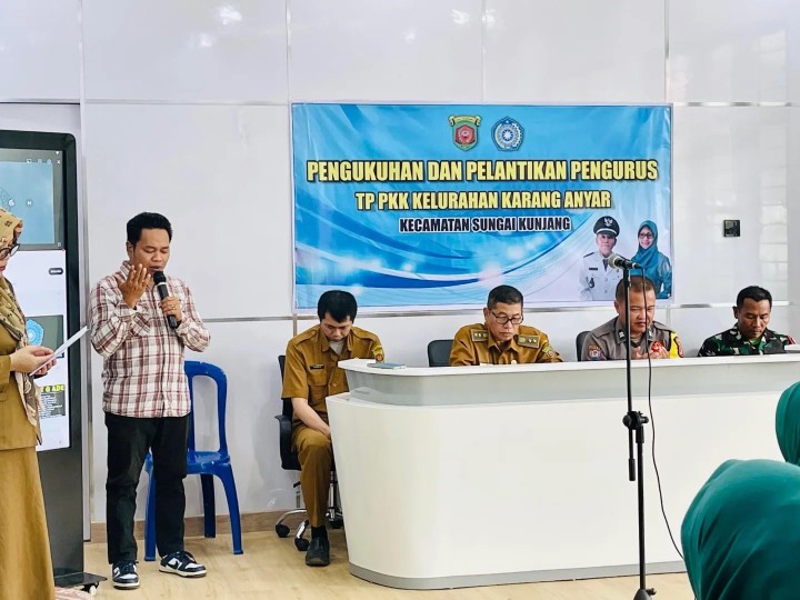 Selasa, 06 Agustus 2024  Acara pengukuhan dan pelantikan kader PKK Kelurahan Karang Anyar masa bakti 2024-2030 (6 tahun) yang diselenggarakan di Kantor Kelurahan Karang Anyar