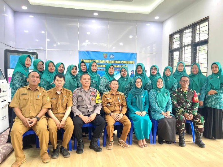 Selasa, 06 Agustus 2024  Acara pengukuhan dan pelantikan kader PKK Kelurahan Karang Anyar masa bakti 2024-2030 (6 tahun) yang diselenggarakan di Kantor Kelurahan Karang Anyar