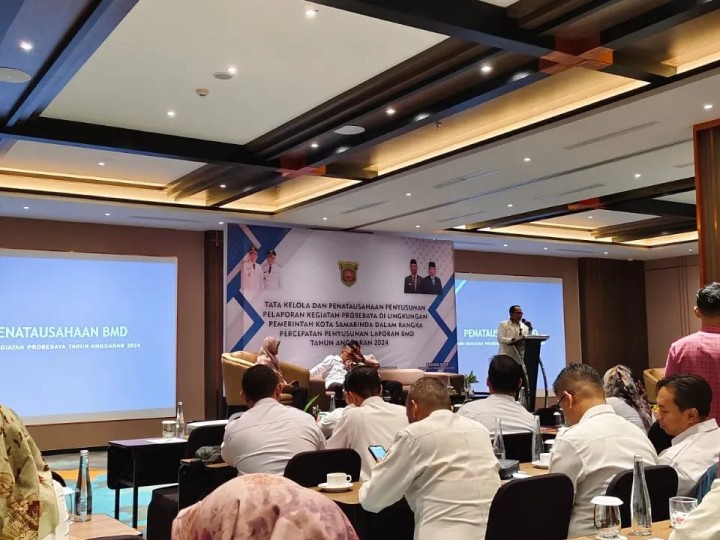 Rabu, 07 Agustus 2024 Acara sosialisasi Tata Kelola Dan Penatausahaan Penyusunan Pelaporan Kegiatan Probebaya tahun 2024 di Fugo Hotel yang diikuti Lurah beserta Kasi Ekobang serta Pengurus Barang Kel. Karang anyar