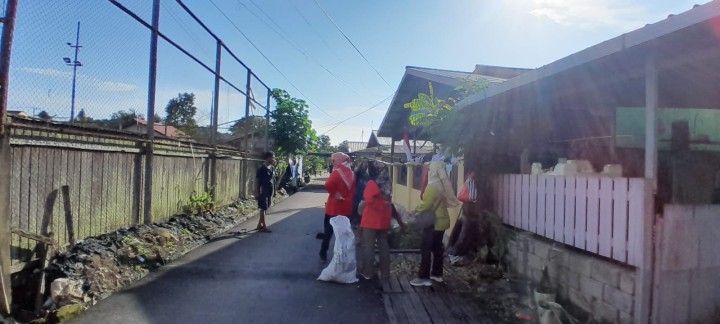 Minggu, 11 Agustus 2024, Lurah bersama seluruh Kasie dan staf melakukan monitoring kegiatan gotong royong di seluruh wilayah Kelurahan Karang Anyar pada jam 08.00 sampai selesai.